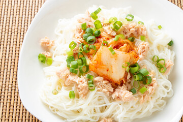 キムチとツナのぶっかけそうめん。

