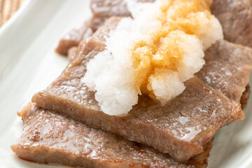 おろし焼肉(三角バラ)のアップ。
