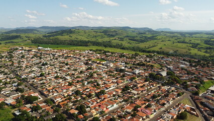 monte de casa vista de cima com drone