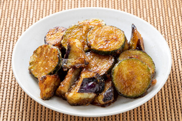 ナスとズッキーニの夏野菜ポン酢炒め。
