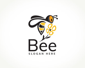 Flying bee at flower logo design template illustration inspiration - obrazy, fototapety, plakaty