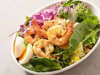 salad with shrimp and  Vegetable