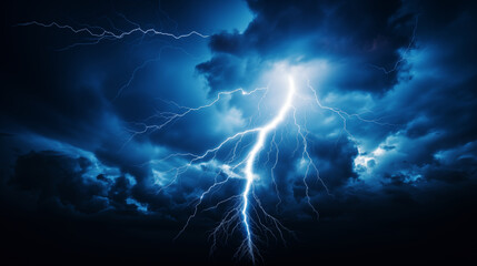 Naklejka premium Electric Blue Lightning Cracking Through the Night Sky 