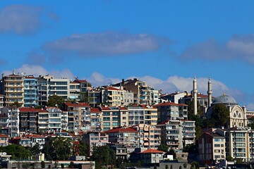 Obraz premium View of the city of Istanbul from a passenger sea ferry sailing along the Bosphorus 