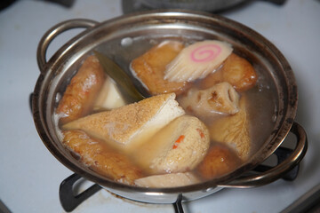 湯気の出るおでん