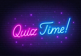 Quiz Time neon lettering on brick wall background - obrazy, fototapety, plakaty