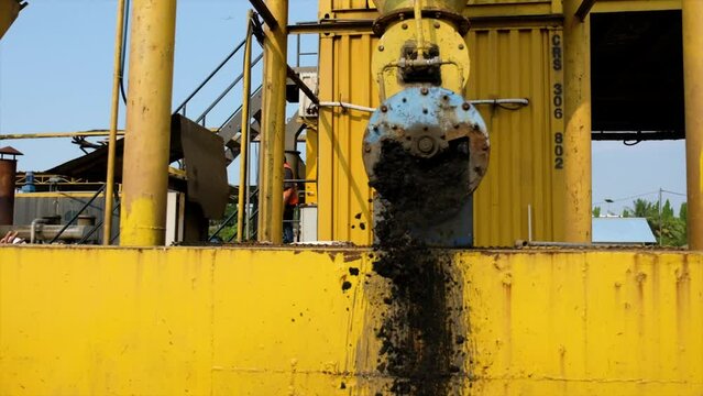 AMP unit comes with Dust Collection equipment System Dry or Wet type Dust Collector type at Asphalt mixing plant. Place to collect dust resulting from the aggregate drying process. Asphalt factory