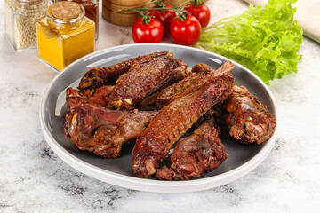 Roasted duck wings with sauce