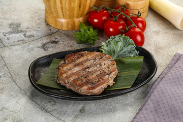 Grilled tuna medallion in the plate