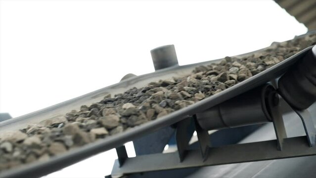 Belt Conveyor, Cold Elevator and hopper to supply cold aggregate from cold bin. Distribute cold aggregate via belt feeder to aggregate belt conveyor according to certain proportions