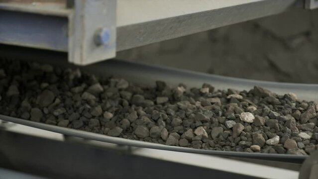 Belt Conveyor, Cold Elevator and hopper to supply cold aggregate from cold bin. Distribute cold aggregate via belt feeder to aggregate belt conveyor according to certain proportions