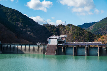 井川ダム／日本で最初の中空重力式コンクリートダムの井川湖側／日本静岡県静岡市