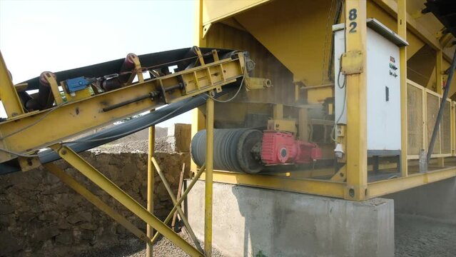 Feeder supplies aggregate from the hot bin to the dryer via a conveyor belt. Processing plants for stone, sand and gravel as asphalt base materials at Asphalt mixing plant to produce Asphalt Hotmix