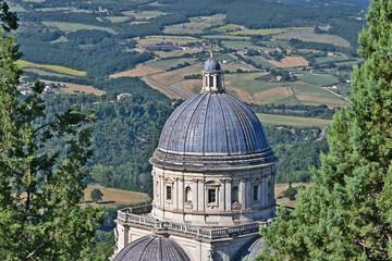 Todi, il Tempio di Santa Maria della Consolazione ed il paesaggio delle colline dell'Umbria -...
