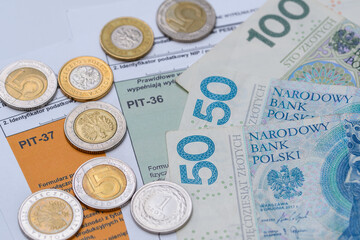 Polskie formularze podatkowe pit i pieniądze pln pit-37 i pit-36