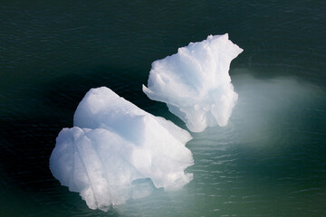 2 icebergs à la dérive - obrazy, fototapety, plakaty