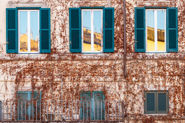 Façade d'un immeuble sur la Place Navone à Rome