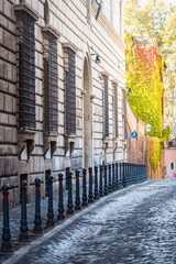 Ruelles en automne dans le centre historique de Rome