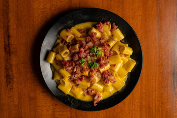 Pasta with carbonara sauce 