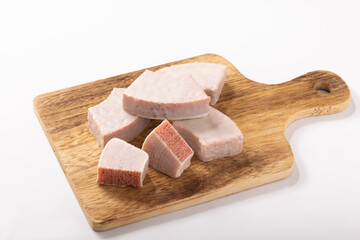 いちごバウムクーヘン　（ホワイトチョコかけ）