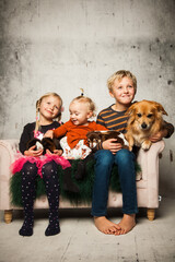 Kinder mit Hunden - 689077554