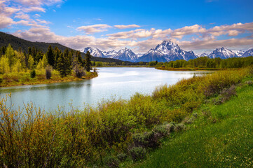 Oxbow Bend of the Snake River and Mount Moran in Grand Teton National Park, Wyoming, USA.
