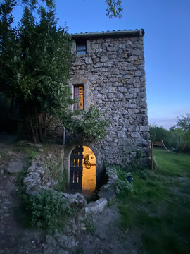 Maison en pierres de nuit dans les Cévennes
