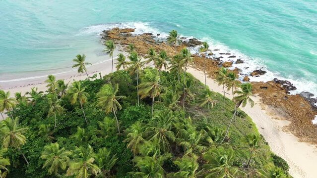 Praia de Coqueirinho na Paraiba Visto de Cima com Drone 4k - Litoral sul da Para&iacute;ba - Nordeste - Brasil - Paraiso 