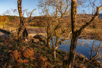 Obraz premium Reflection views around Snowdonia lakes in winter