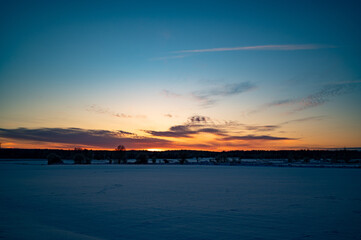 Naklejka premium Sunrise over snowy fields in Hallsberg Sweden