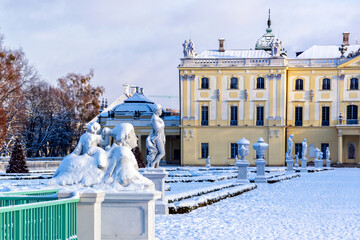 Zima w ogrodach pałacu Branickich, Białystok, Polska - obrazy, fototapety, plakaty