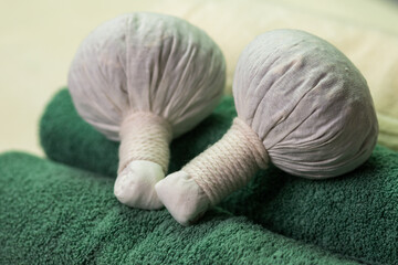 Obraz na płótnie Canvas knitting needles and yarn