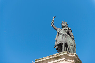 Fototapeta na wymiar Gijón Estatua de Pelayo fuente de pelayo 2024