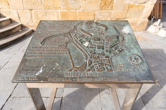 mapa en hierro fundido GIJ&Oacute;N DETALLES DE LA CIUDAD 2024 ASTURIAS SPAIN TOURISM TURISMO GIJ&Oacute;N
