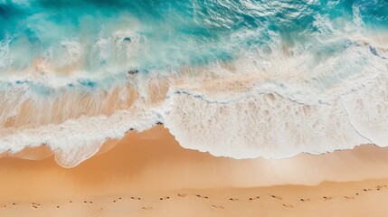Fototapeta na wymiar Turquoise waves flowing on the sandy coast, holiday background