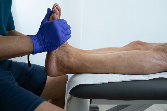 Cl&iacute;nica de Rehabilitaci&oacute;n, varios modelos de diferentes edades y genero