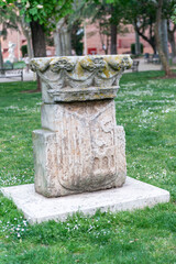 Fototapeta na wymiar escudo de salamanca en piedra