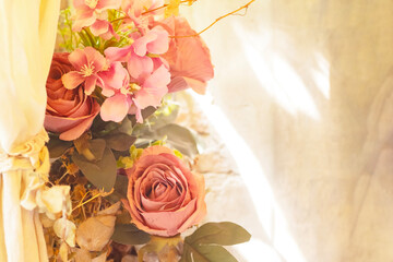 Romantic Pink Rose Bouquet: Elegant Windowsill Decoration background