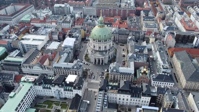 Vue a&eacute;rienne panoramique de la ville capitale Copenhague avec la place amalienborg et l'&eacute;glise frederik, Danemark, Europe