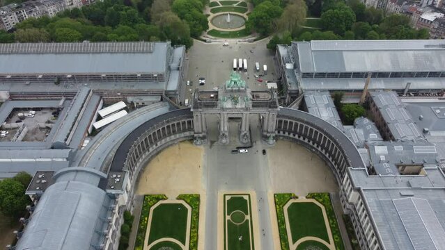 Vue a&eacute;rienne panoramique de la ville de Bruxelles, capitale, Parc du Cinquantenaire, Belgique, Europe