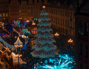 Choinka i Wroclawski Rynek © sopthedrone