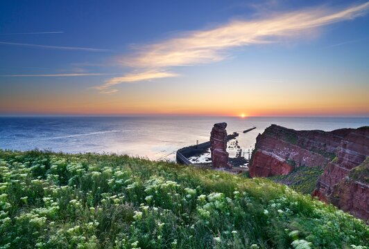 Lange Anna with cliffs on the high seas island of Helgoland, sunset, Helgoland, Pinneberg district, Schleswig-Holstein, Germany, Europe