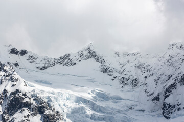Fototapeta na wymiar Mountains covered with Snow, mount cook, New Zealand