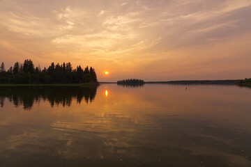 Obraz premium A Beautiful Sunset at Elk Island National Park