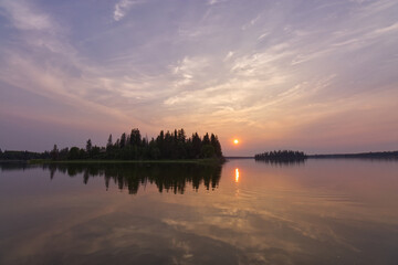 Obraz premium A Beautiful Sunset at Elk Island National Park