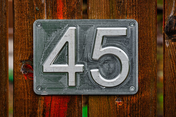Hausnummer 45