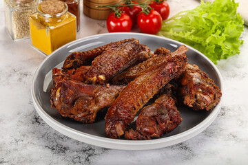 Roasted duck wings with sauce