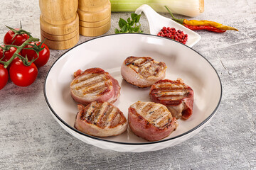 Grilled pork tenderloin with bacon