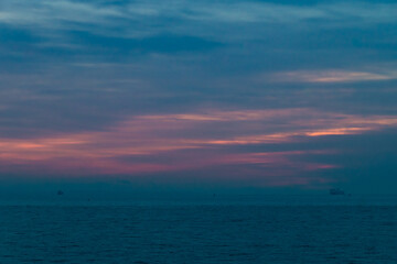 曇る朝の日の出時20150412