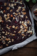 tablette de chocolat fait maison Noël mendiant fruits secs noisettes noix cranberries cadeau gourmand